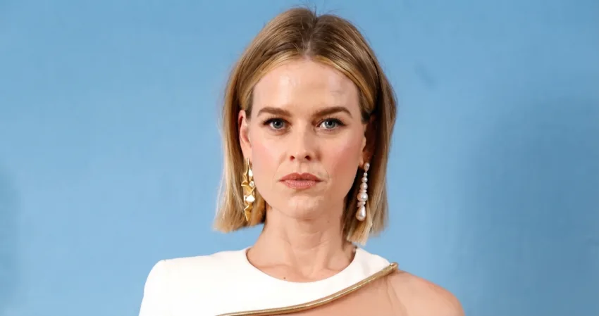 Alice Eve Bra Size