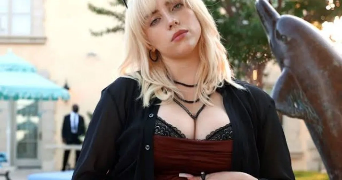 billie eilish boob size